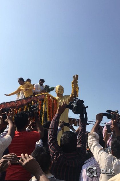 Gautamiputra-Satakarni-Team-at-Karimnagar